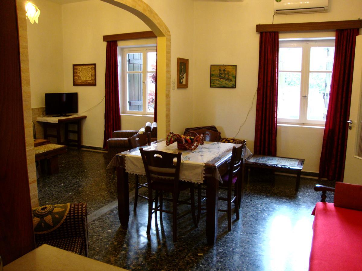 Appartamento Venezian Castle House Kíssamos Esterno foto